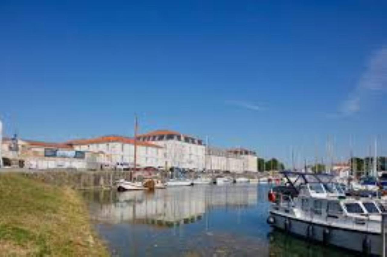 Residence De L'Arsenal Royal - Meubles De Tourisme Rochefort  Kültér fotó